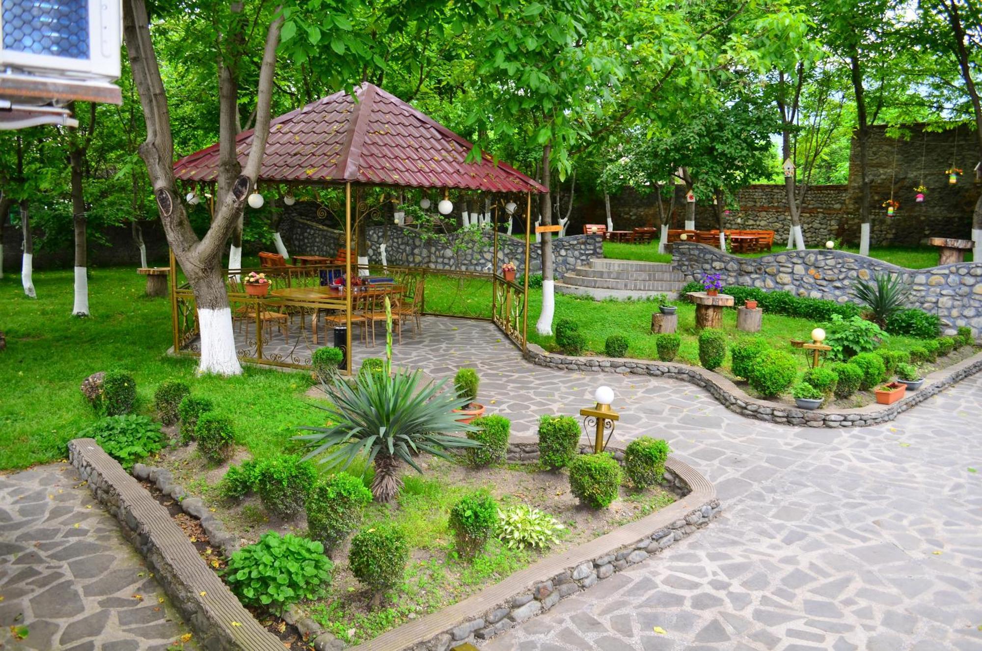 Family Hotel Lago & Wine Cellar Lagodekhi Exterior photo